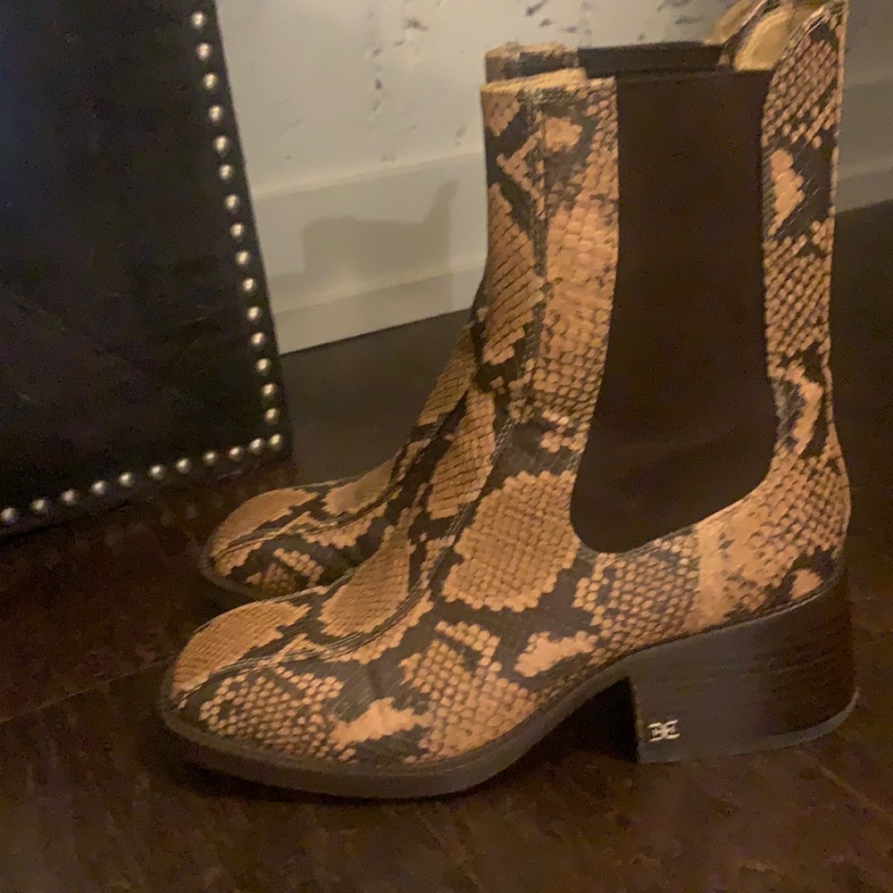 Gorgeous Snakeskin boots!